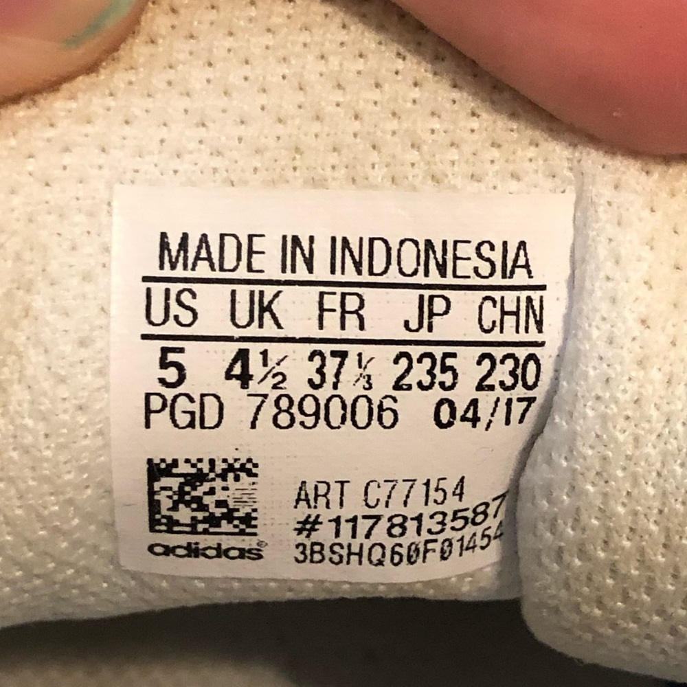 Women’s Adidas Superstars size 7 - Picture 4 of 4